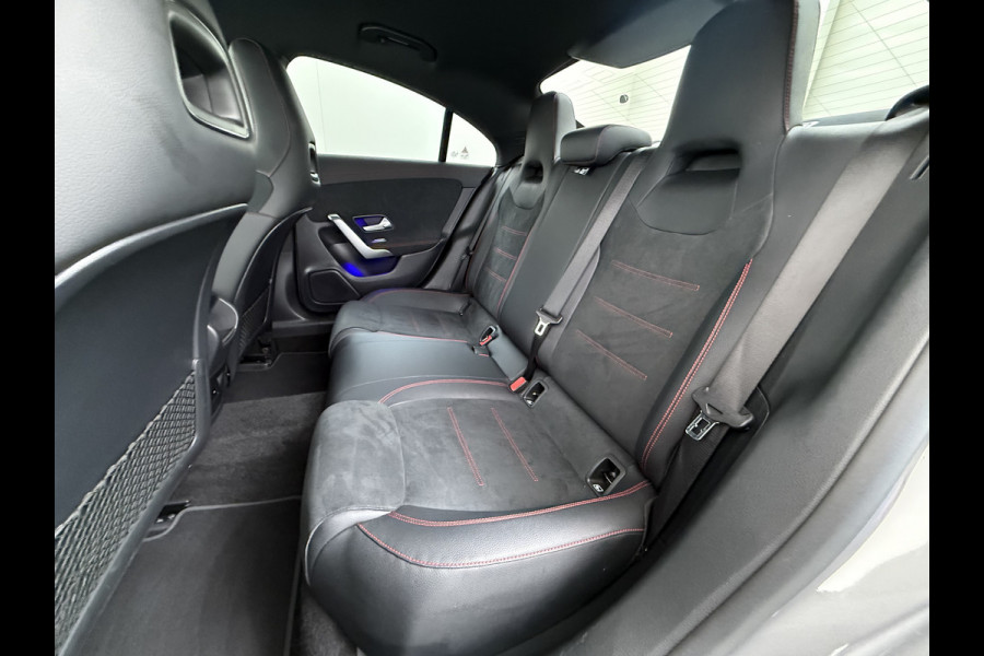 Mercedes-Benz CLA-Klasse 250e AMG // Keyless Entry // Sfeerverlichting // Camera // 19" AMG Velgen // Apple Carplay // Android Auto // Privacy Glas