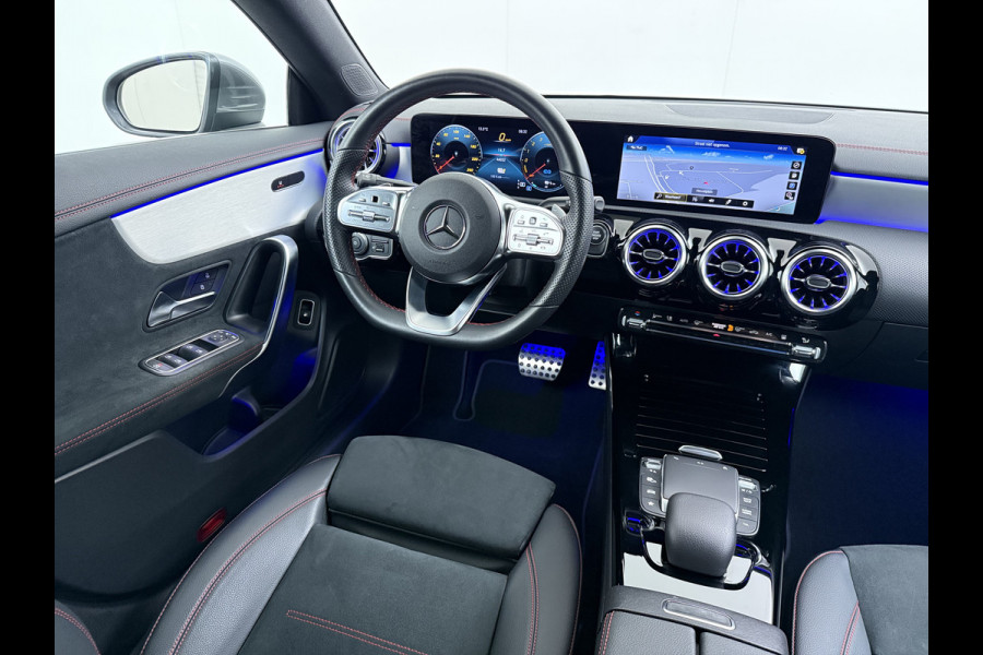 Mercedes-Benz CLA-Klasse 250e AMG // Keyless Entry // Sfeerverlichting // Camera // 19" AMG Velgen // Apple Carplay // Android Auto // Privacy Glas