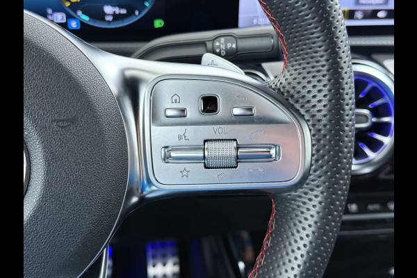 Mercedes-Benz CLA-Klasse 250e AMG // Keyless Entry // Sfeerverlichting // Camera // 19" AMG Velgen // Apple Carplay // Android Auto // Privacy Glas