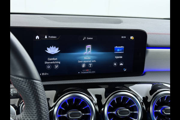 Mercedes-Benz CLA-Klasse 250e AMG // Keyless Entry // Sfeerverlichting // Camera // 19" AMG Velgen // Apple Carplay // Android Auto // Privacy Glas