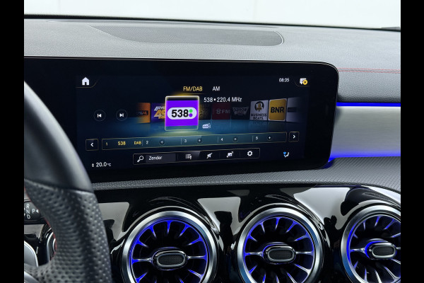 Mercedes-Benz CLA-Klasse 250e AMG // Keyless Entry // Sfeerverlichting // Camera // 19" AMG Velgen // Apple Carplay // Android Auto // Privacy Glas