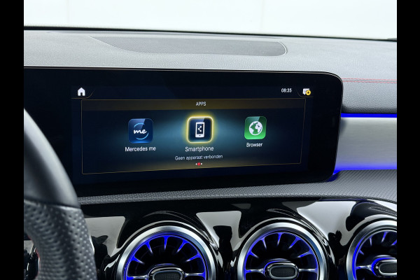 Mercedes-Benz CLA-Klasse 250e AMG // Keyless Entry // Sfeerverlichting // Camera // 19" AMG Velgen // Apple Carplay // Android Auto // Privacy Glas