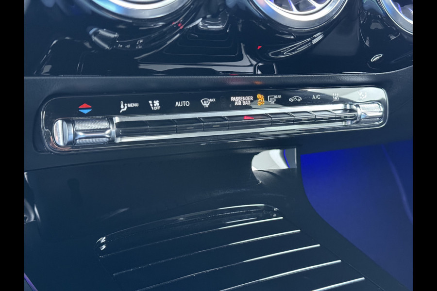 Mercedes-Benz CLA-Klasse 250e AMG // Keyless Entry // Sfeerverlichting // Camera // 19" AMG Velgen // Apple Carplay // Android Auto // Privacy Glas