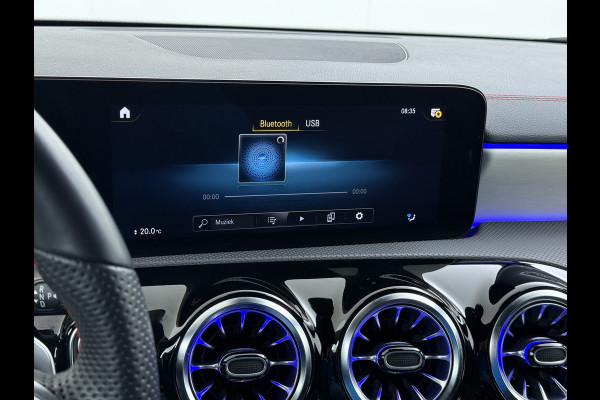 Mercedes-Benz CLA-Klasse 250e AMG // Keyless Entry // Sfeerverlichting // Camera // 19" AMG Velgen // Apple Carplay // Android Auto // Privacy Glas