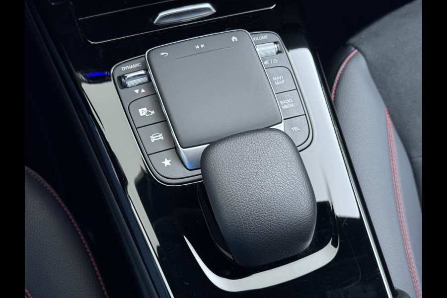 Mercedes-Benz CLA-Klasse 250e AMG // Keyless Entry // Sfeerverlichting // Camera // 19" AMG Velgen // Apple Carplay // Android Auto // Privacy Glas