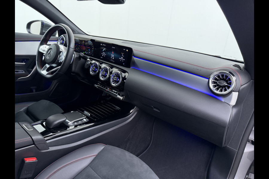 Mercedes-Benz CLA-Klasse 250e AMG // Keyless Entry // Sfeerverlichting // Camera // 19" AMG Velgen // Apple Carplay // Android Auto // Privacy Glas