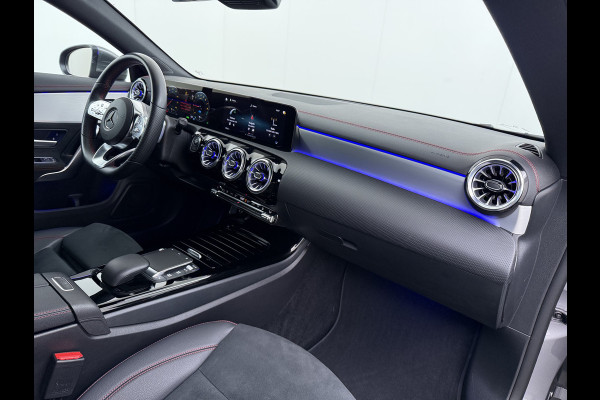 Mercedes-Benz CLA-Klasse 250e AMG // Keyless Entry // Sfeerverlichting // Camera // 19" AMG Velgen // Apple Carplay // Android Auto // Privacy Glas