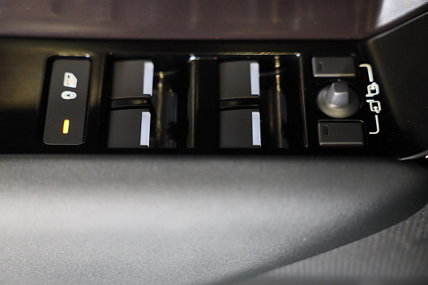 Land Rover Range Rover Velar 2.0 P400e AWD Dynamic SE PHEV / New Model / Acc / Lane Assist / Dode Hoek / Leder / Open Panoramadak