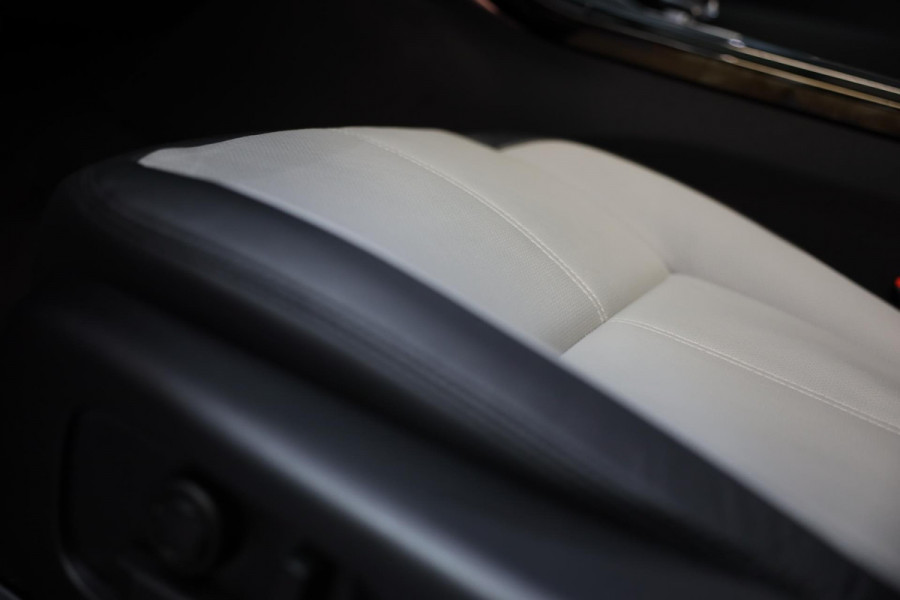 Land Rover Range Rover Velar 2.0 P400e AWD Dynamic SE PHEV / New Model / Acc / Lane Assist / Dode Hoek / Leder / Open Panoramadak