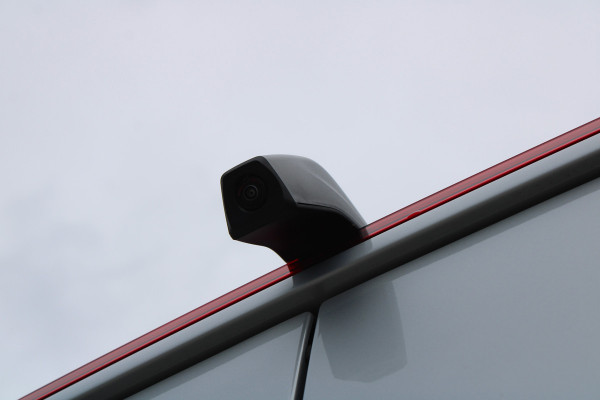 Volkswagen Crafter 30 2.0 TDI L3H3 140pk - Navigatie - DAB - Geveerde Stoel - Camera - Carplay - Rijklaar