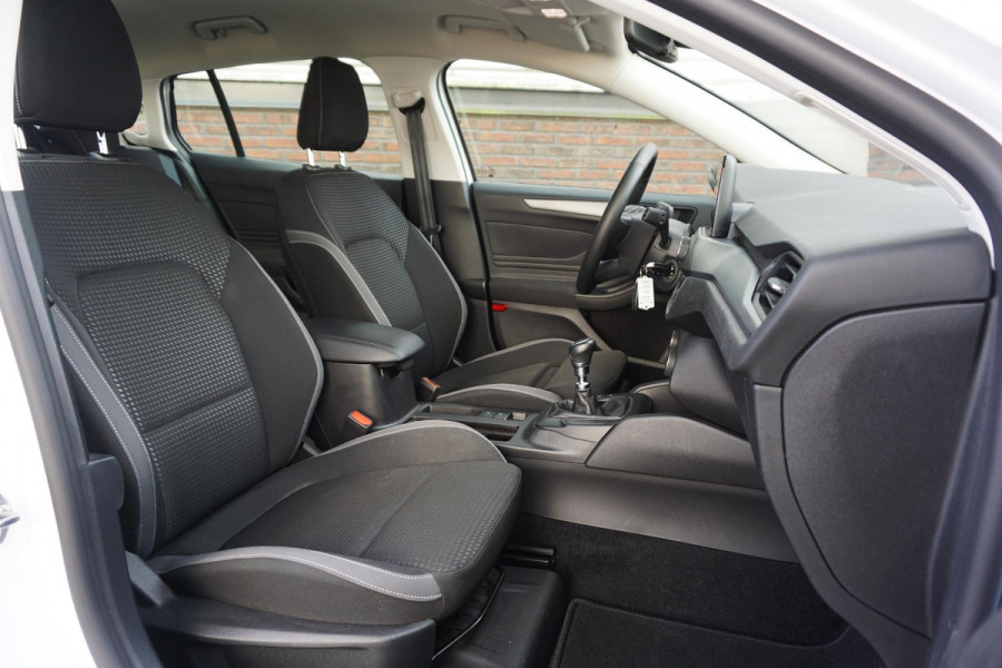 Ford FOCUS Wagon 1.0 EcoBoost 125PK Hybrid Connected/Comfortstoel/ Trekhaak afneembaar.