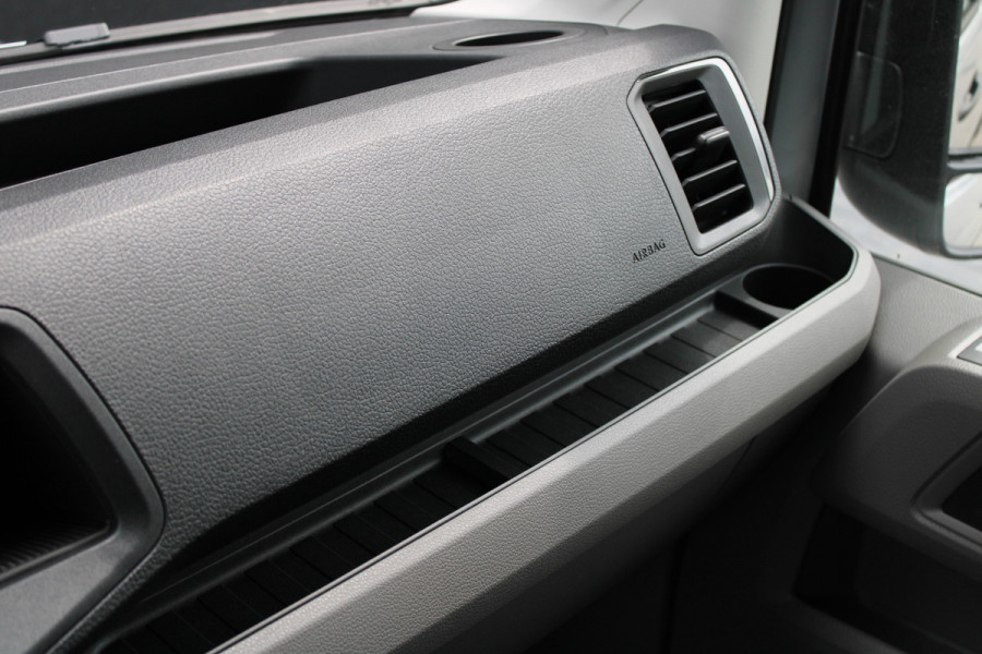 Volkswagen Crafter 30 2.0 TDI L3H3 140pk - Navigatie - DAB - Geveerde Stoel - Camera - Carplay - Rijklaar