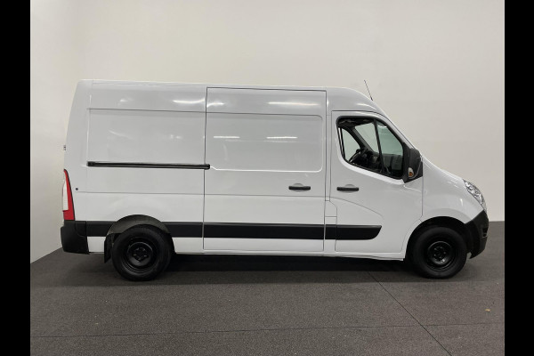 Renault Master T35 2.3 dCi L2H2 130PK Airco Cruise Control Navi PDA achter 2-zits