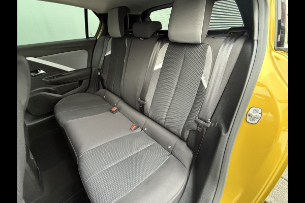 Opel Astra BWJ 2022 | 1.2 131PK Business Edition | CLIMA | NAVI | STOELVERW | PRIVACY GLASS | CAMERA A |