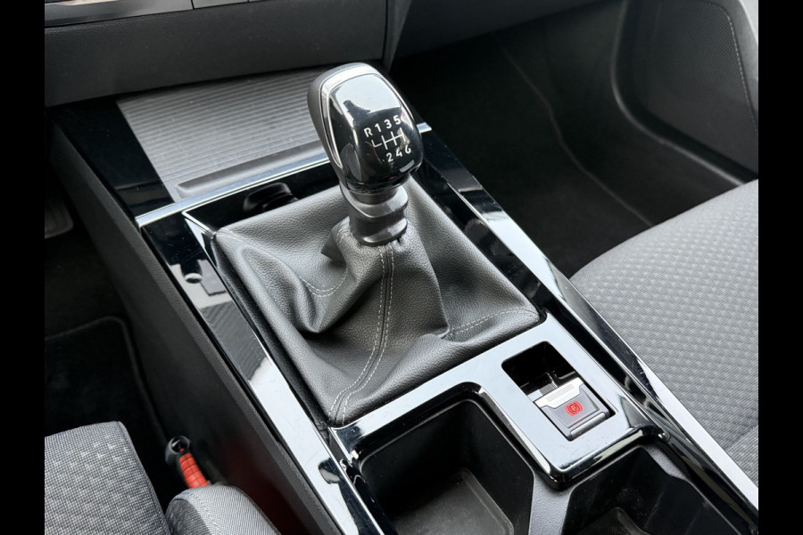 Opel Astra BWJ 2022 | 1.2 131PK Business Edition | CLIMA | NAVI | STOELVERW | PRIVACY GLASS | CAMERA A |