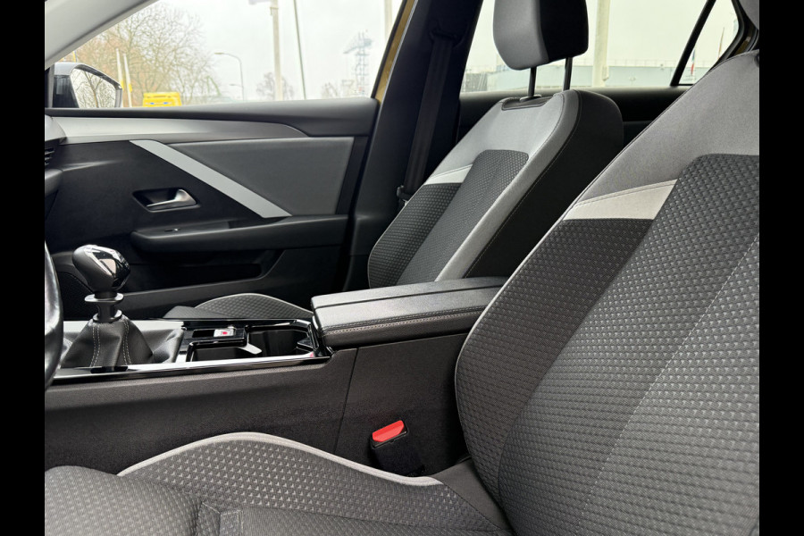 Opel Astra BWJ 2022 | 1.2 131PK Business Edition | CLIMA | NAVI | STOELVERW | PRIVACY GLASS | CAMERA A |