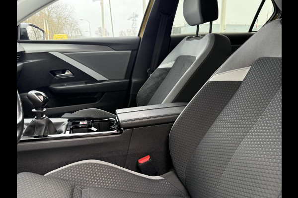 Opel Astra BWJ 2022 | 1.2 131PK Business Edition | CLIMA | NAVI | STOELVERW | PRIVACY GLASS | CAMERA A |