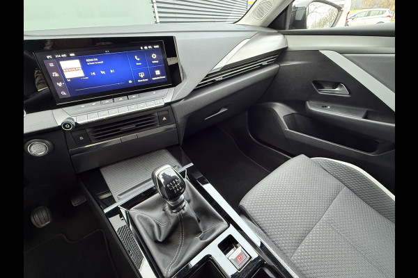 Opel Astra BWJ 2022 | 1.2 131PK Business Edition | CLIMA | NAVI | STOELVERW | PRIVACY GLASS | CAMERA A |