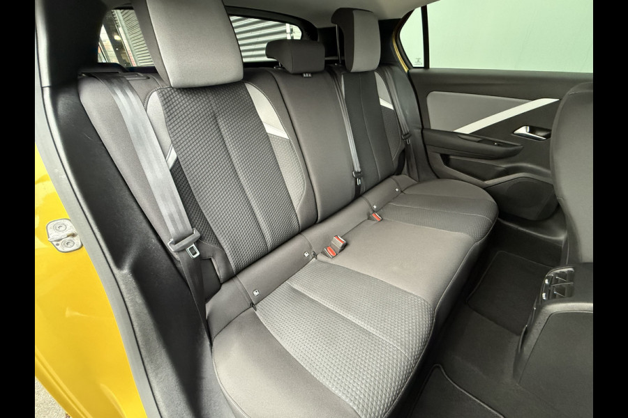 Opel Astra BWJ 2022 | 1.2 131PK Business Edition | CLIMA | NAVI | STOELVERW | PRIVACY GLASS | CAMERA A |