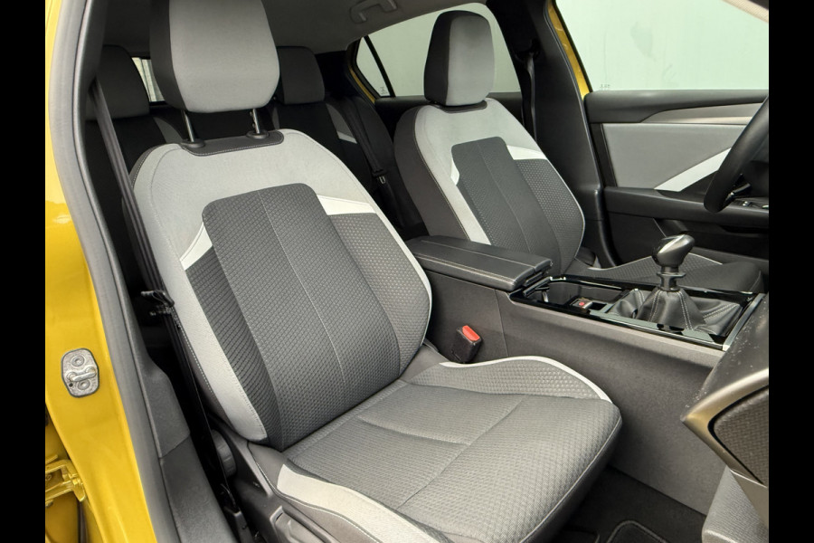 Opel Astra BWJ 2022 | 1.2 131PK Business Edition | CLIMA | NAVI | STOELVERW | PRIVACY GLASS | CAMERA A |