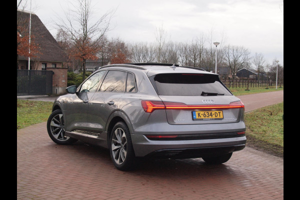 Audi e-tron 55 quattro Business edition Plus 95 kWh | 91% | Panoramadak | Apple Carplay | Trekhaak | Parkeersensoren | Adaptieve Cruise Control |