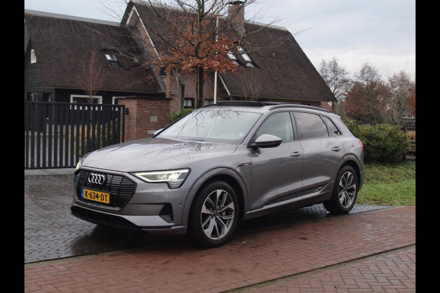 Audi e-tron 55 quattro Business edition Plus 95 kWh | 91% | Panoramadak | Apple Carplay | Trekhaak | Parkeersensoren | Adaptieve Cruise Control |