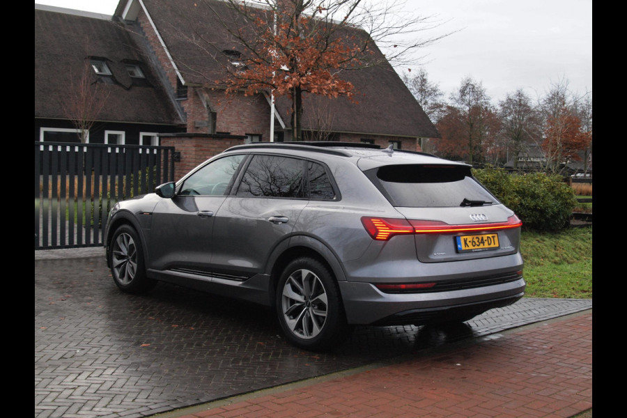 Audi e-tron 55 quattro Business edition Plus 95 kWh | 91% | Panoramadak | Apple Carplay | Trekhaak | Parkeersensoren | Adaptieve Cruise Control |