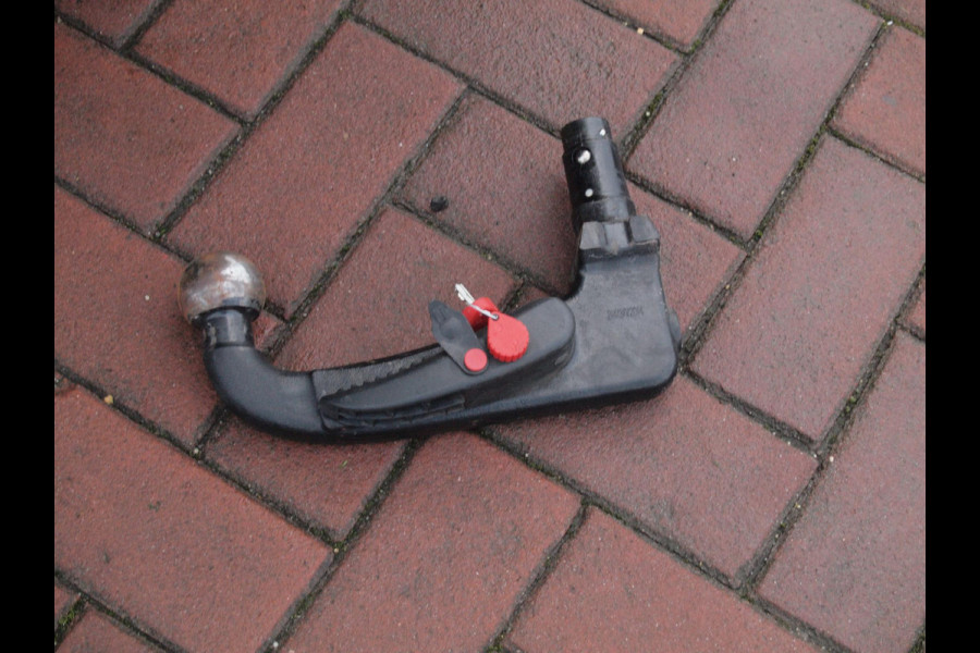 Audi e-tron 55 quattro Business edition Plus 95 kWh | 91% | Panoramadak | Apple Carplay | Trekhaak | Parkeersensoren | Adaptieve Cruise Control |