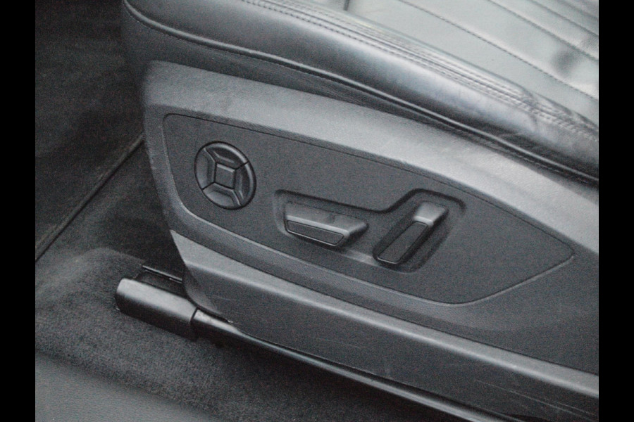 Audi e-tron 55 quattro Business edition Plus 95 kWh | 91% | Panoramadak | Apple Carplay | Trekhaak | Parkeersensoren | Adaptieve Cruise Control |