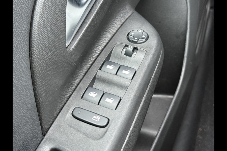 Opel CORSA-E BWJ 10-2020 | GS Line 136PK 50 kWh | PANO DAK | CLIMA | LEDER/STOF | NAVI | STOELVERW | CRUISE | 17'' LMV | PARK PILOT |