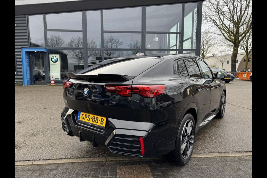 BMW iX2 eDrive20 67 kWh SOH 100% | M SPORT | ORIG NL AUTO | 1E EIG. | TOPSTAAT! | 100% ONGEVAL VERLEDEN VRIJ! | DAB+ | ACTIVE GUARD | PARK PACKAGE | COMFORT ACCES | STOELVERWARMING | FABRIEKSGARANTIE TOT 11-2027 OF TOT 200.000KM