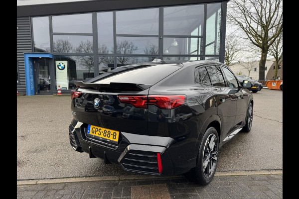 BMW iX2 eDrive20 67 kWh SOH 100% | M SPORT | ORIG NL AUTO | 1E EIG. | TOPSTAAT! | 100% ONGEVAL VERLEDEN VRIJ! | DAB+ | ACTIVE GUARD | PARK PACKAGE | COMFORT ACCES | STOELVERWARMING | FABRIEKSGARANTIE TOT 11-2027 OF TOT 200.000KM