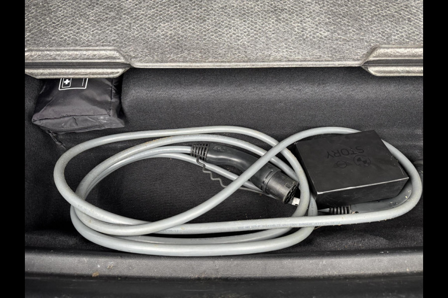 BMW iX2 eDrive20 67 kWh SOH 100% | M SPORT | ORIG NL AUTO | 1E EIG. | TOPSTAAT! | 100% ONGEVAL VERLEDEN VRIJ! | DAB+ | ACTIVE GUARD | PARK PACKAGE | COMFORT ACCES | STOELVERWARMING | FABRIEKSGARANTIE TOT 11-2027 OF TOT 200.000KM