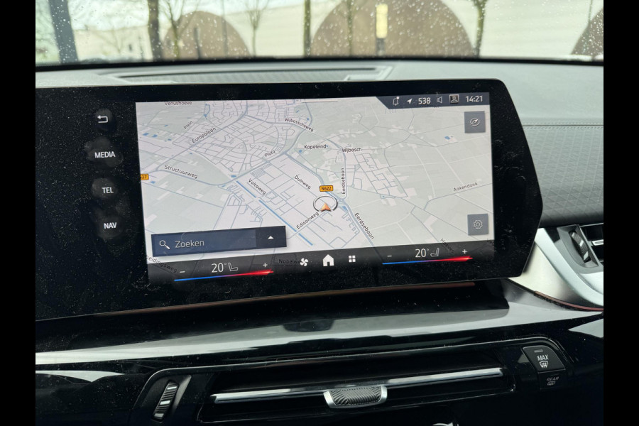 BMW iX2 eDrive20 67 kWh SOH 100% | M SPORT | ORIG NL AUTO | 1E EIG. | TOPSTAAT! | 100% ONGEVAL VERLEDEN VRIJ! | DAB+ | ACTIVE GUARD | PARK PACKAGE | COMFORT ACCES | STOELVERWARMING | FABRIEKSGARANTIE TOT 11-2027 OF TOT 200.000KM