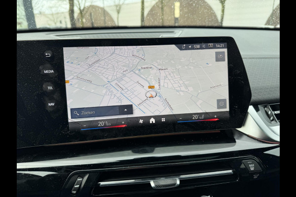 BMW iX2 eDrive20 67 kWh SOH 100% | M SPORT | ORIG NL AUTO | 1E EIG. | TOPSTAAT! | 100% ONGEVAL VERLEDEN VRIJ! | DAB+ | ACTIVE GUARD | PARK PACKAGE | COMFORT ACCES | STOELVERWARMING | FABRIEKSGARANTIE TOT 11-2027 OF TOT 200.000KM