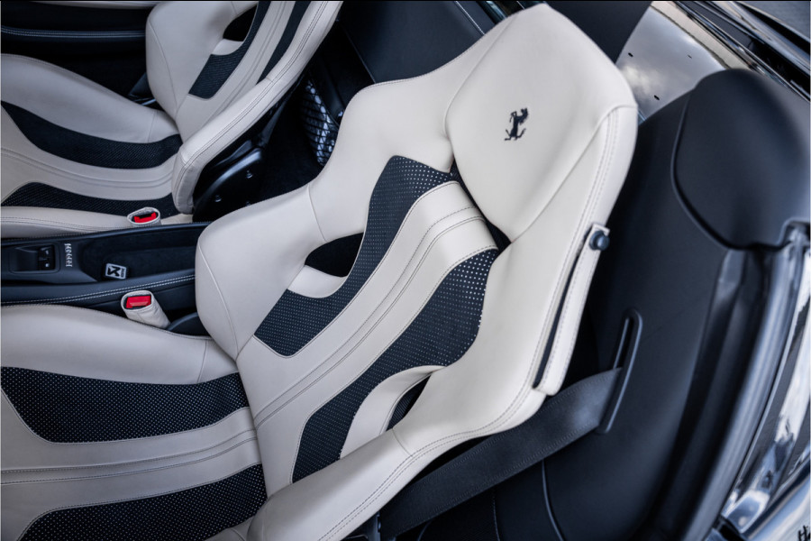 Ferrari F8 Spider 3.9 V8 HELE - Origineel NL | Akrapovic 50 Years | Nero | Carbon Racing Seats | Lift | Camera
