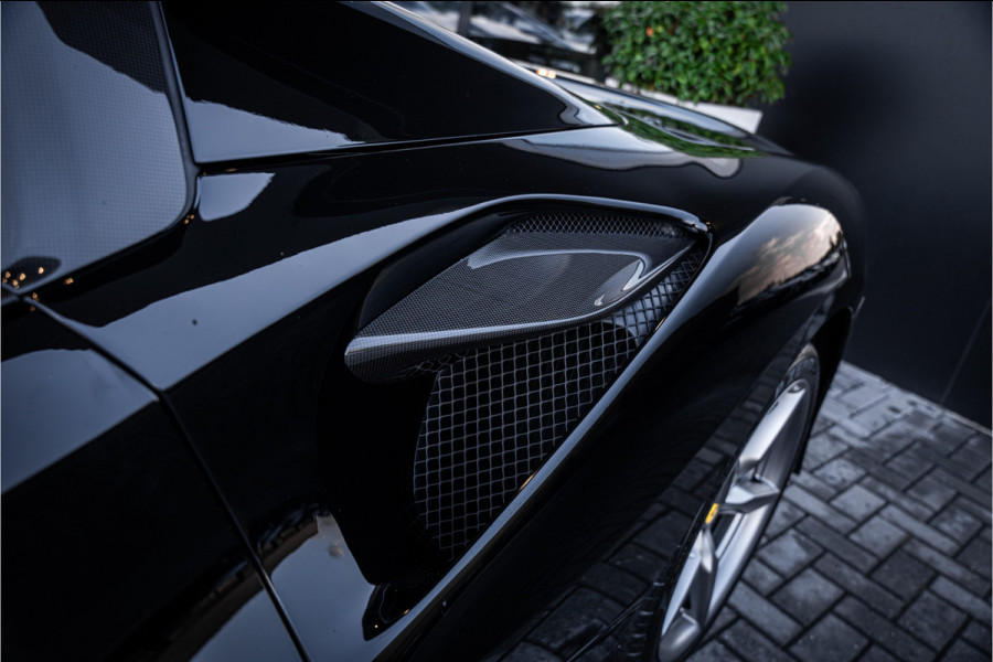Ferrari F8 Spider 3.9 V8 HELE - Origineel NL | Akrapovic 50 Years | Nero | Carbon Racing Seats | Lift | Camera