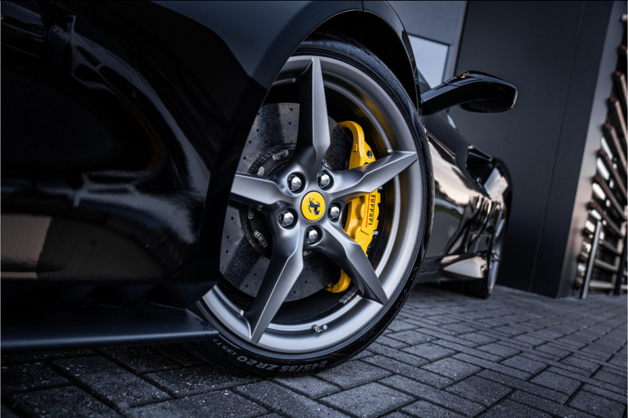 Ferrari F8 Spider 3.9 V8 HELE - Origineel NL | Akrapovic 50 Years | Nero | Carbon Racing Seats | Lift | Camera