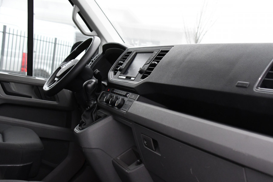 Volkswagen Crafter 35 2.0 TDI L4H4 Highline Adaptieve Cruise, Camera, Carplay, LED, Clima, Automaat, Sensoren, 177pk, Trekhaak, Sensoren, Uniek! camper project