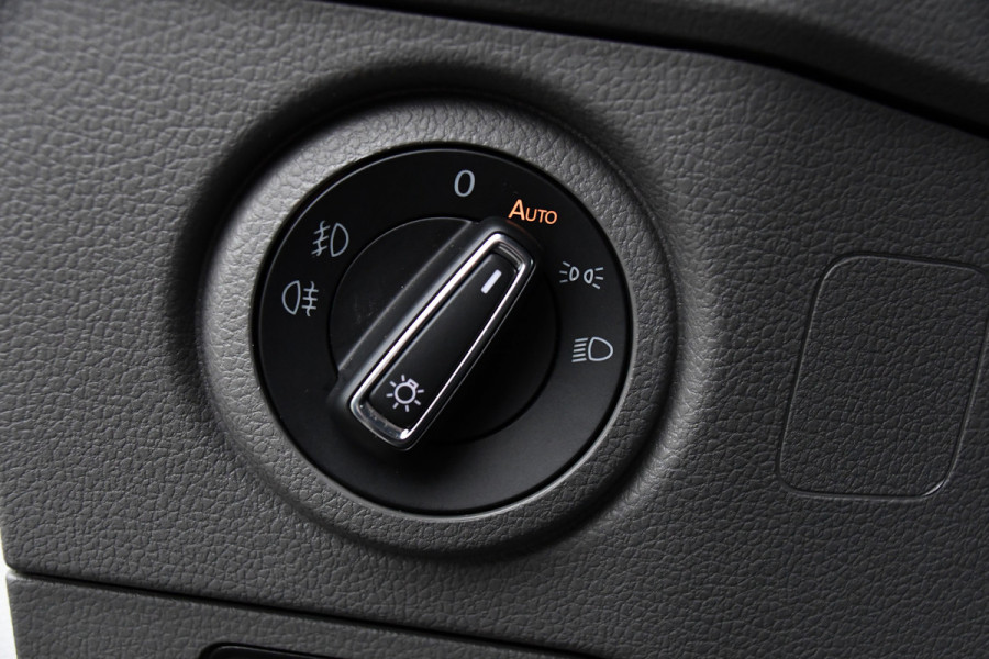 Volkswagen Crafter 35 2.0 TDI L4H4 Highline Adaptieve Cruise, Camera, Carplay, LED, Clima, Automaat, Sensoren, 177pk, Trekhaak, Sensoren, Uniek! camper project