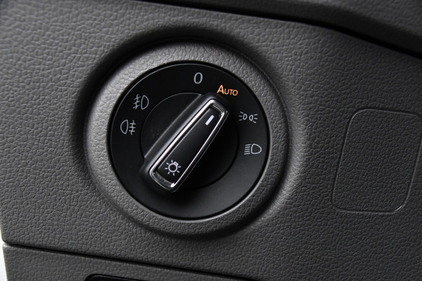 Volkswagen Crafter 35 2.0 TDI L4H4 Highline Adaptieve Cruise, Camera, Carplay, LED, Clima, Automaat, Sensoren, 177pk, Trekhaak, Sensoren, Uniek! camper project