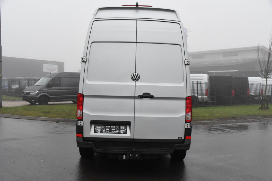 Volkswagen Crafter 35 2.0 TDI L4H4 Highline Adaptieve Cruise, Camera, Carplay, LED, Clima, Automaat, Sensoren, 177pk, Trekhaak, Sensoren, Uniek! camper project