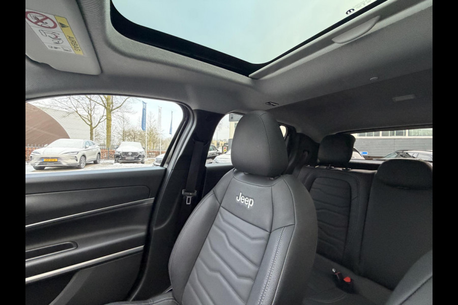 Jeep Avenger 1.2 e-Hybrid Summit 145pk AUTOMAAT | 1e EIGENAAR | JBL AUDIO | STOELVERWARMING | DEALER ONDERHOUDEN | RIJKLAARPRIJS INCL. 12MND BOVAG