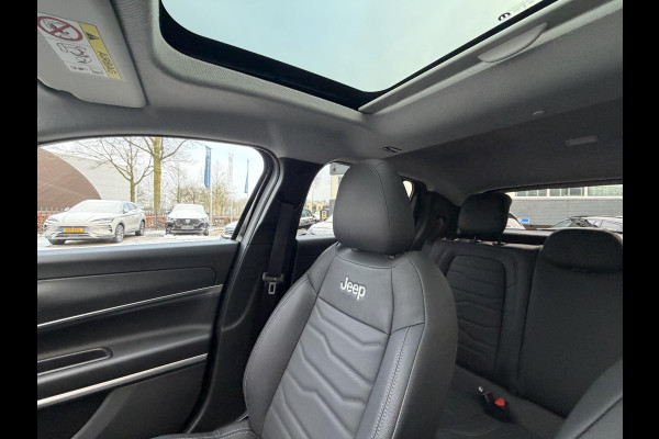 Jeep Avenger 1.2 e-Hybrid Summit 145pk AUTOMAAT | 1e EIGENAAR | JBL AUDIO | STOELVERWARMING | DEALER ONDERHOUDEN | RIJKLAARPRIJS INCL. 12MND BOVAG