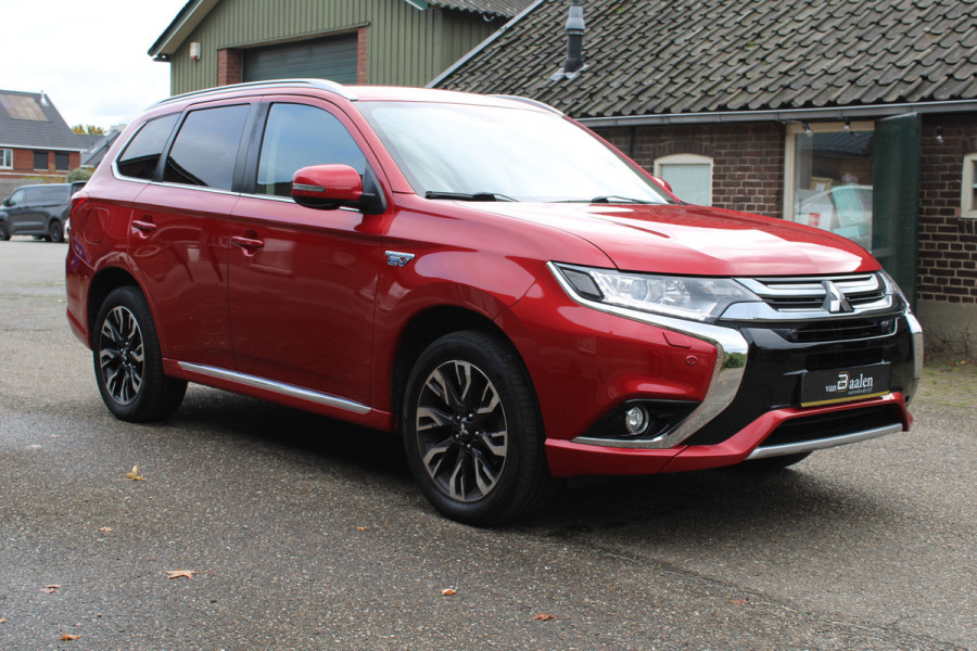 Mitsubishi Outlander 2.0 PHEV Premium 4WD NAVI TREKHAAK ECC 112000KM!!