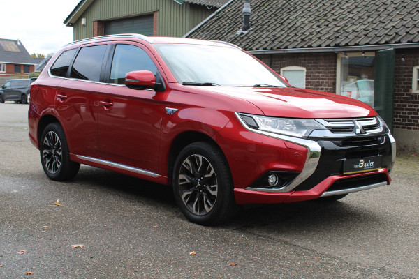 Mitsubishi Outlander 2.0 PHEV Premium 4WD NAVI TREKHAAK ECC 112000KM!!