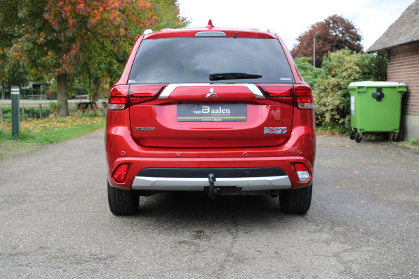 Mitsubishi Outlander 2.0 PHEV Premium 4WD NAVI TREKHAAK ECC 112000KM!!