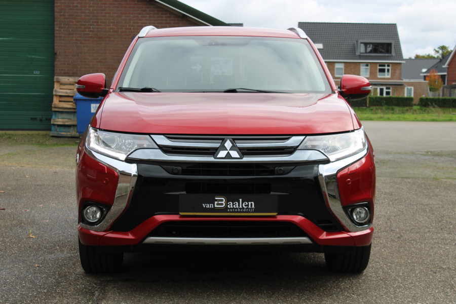 Mitsubishi Outlander 2.0 PHEV Premium 4WD NAVI TREKHAAK ECC 112000KM!!