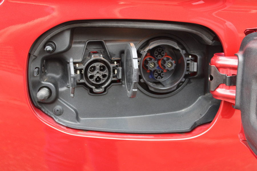 Mitsubishi Outlander 2.0 PHEV Premium 4WD NAVI TREKHAAK ECC 112000KM!!