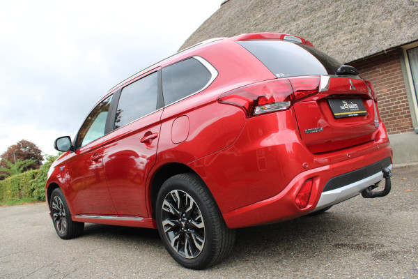 Mitsubishi Outlander 2.0 PHEV Premium 4WD NAVI TREKHAAK ECC 112000KM!!